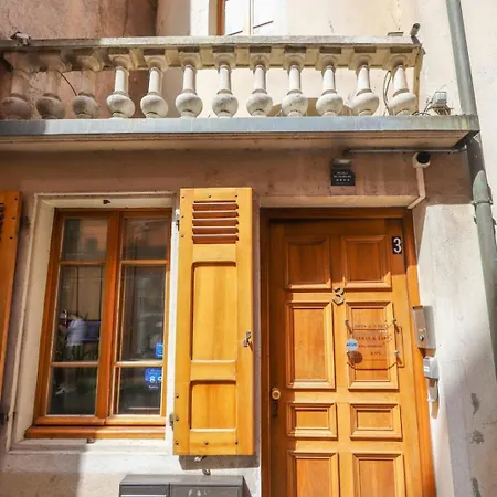 'la Maison' House In The Historic Apartment *